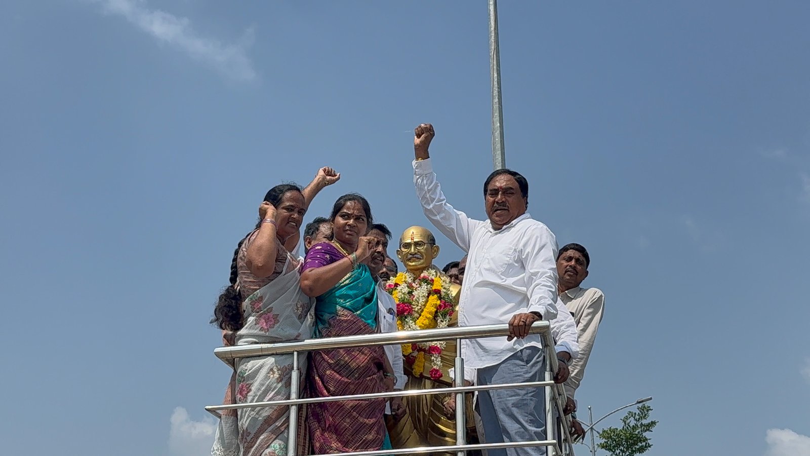 గాంధీ జయంతి సందర్భంగా ఎర్రబెల్లి దయాకర్ రావు నివాళులు